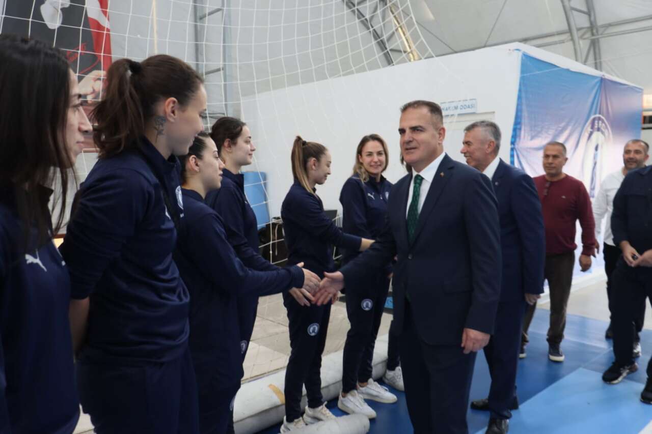 Vali Akbıyık’tan Yalıkavakspor’a Moral Ziyareti 10